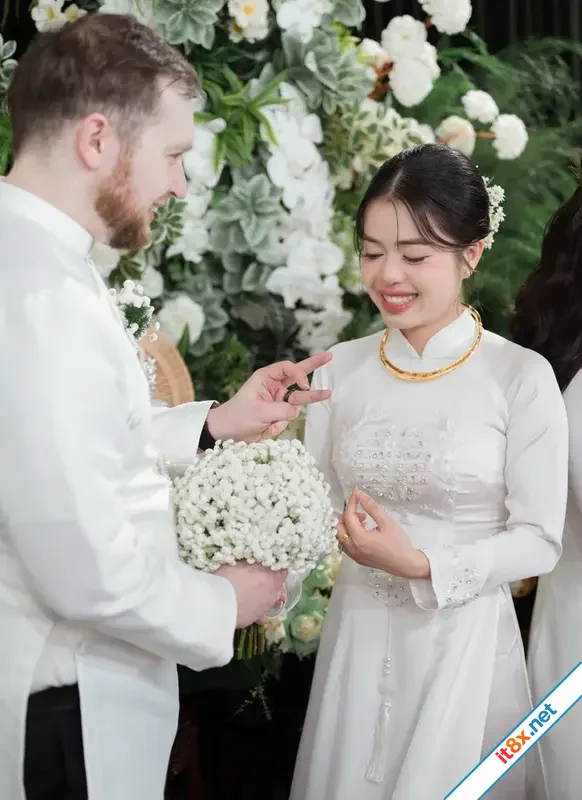 2 chị em ruột cưới cùng ngày bố mẹ cùng lúc đón 2 chàng rể ngoại quốc-4.webp