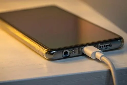 3 sai lầm khi sạc điện thoại làm giảm tuổi thọ pin