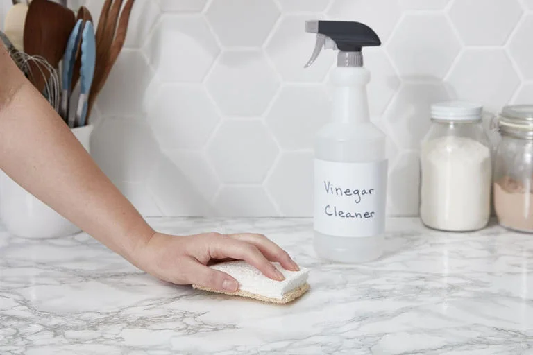 8 bề mặt và vật dụng tuyệt đối không nên làm sạch bằng giấm trắng-1.webp