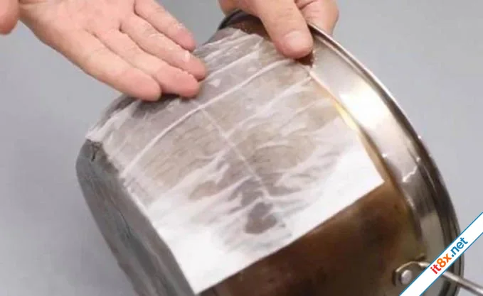 Bí quyết đánh bay vết gỉ sét và dầu mỡ trên nồi chảo inox bằng nguyên liệu rẻ tiền-2.webp