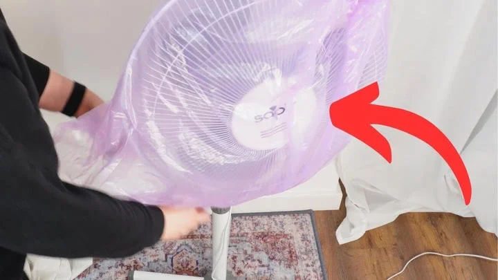 Cách vệ sinh quạt điện không cần tháo lồng sạch bóng tại nhà-4.webp