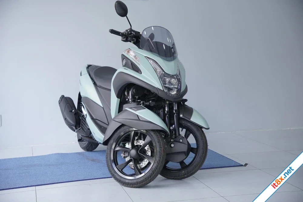 Cận cảnh mẫu xe tay ga Yamaha có bánh kép độc lạ-1.webp