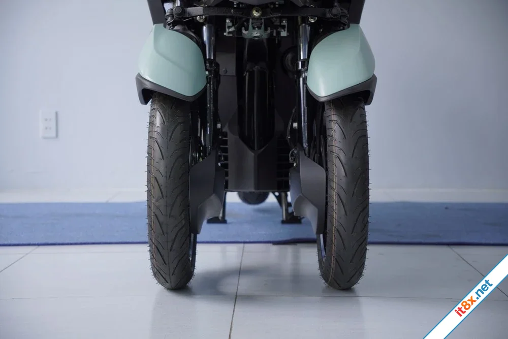 Cận cảnh mẫu xe tay ga Yamaha có bánh kép độc lạ-4.webp
