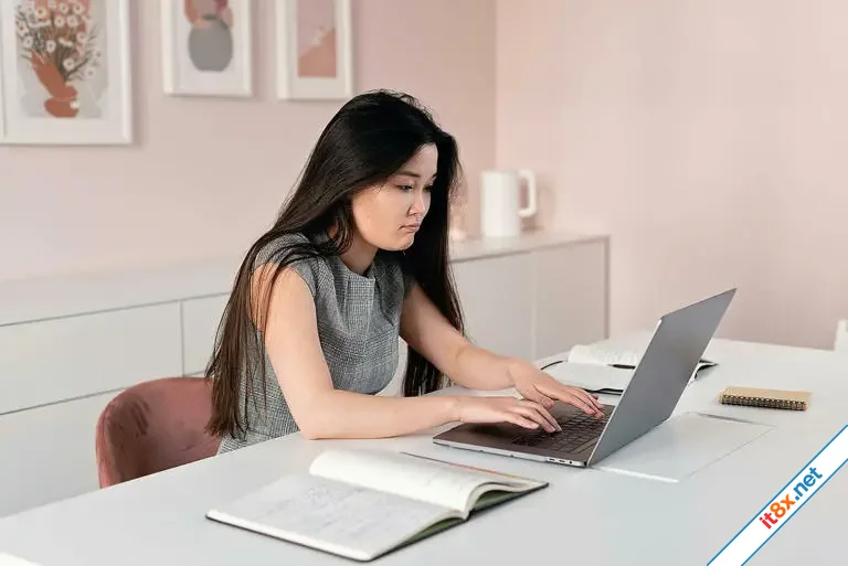 Dấu hiệu AI đang thay thế nhân sự Gen Z-1.webp
