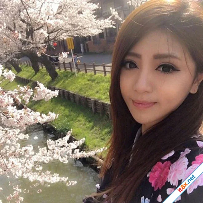 Đau lòng câu chuyện chồng cạo trọc đầu vì vợ ung thư-1.webp