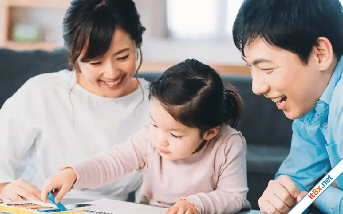 dong-hanh-cung-con.webp