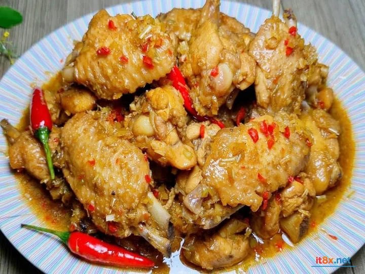 Gà kho nước dừa Bí quyết cho món ngon đậm đà chuẩn vị cơm nhà-1.webp