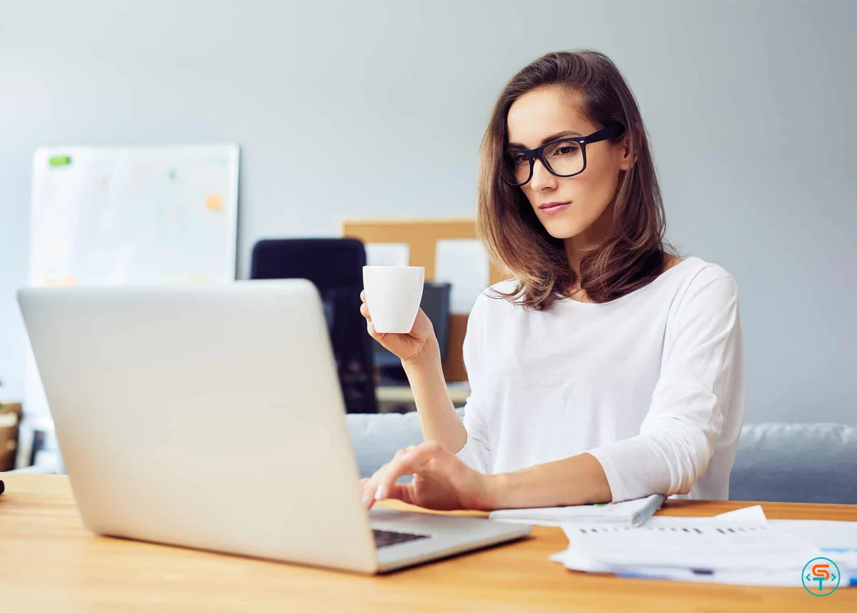 Lịch trình bận rộn không giúp bạn thoát khỏi sự cô đơn.webp