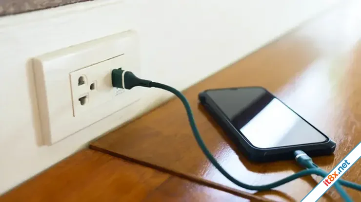 Ổ cắm tường USB liệu có giúp sạc nhanh hơn? An toàn hơn?