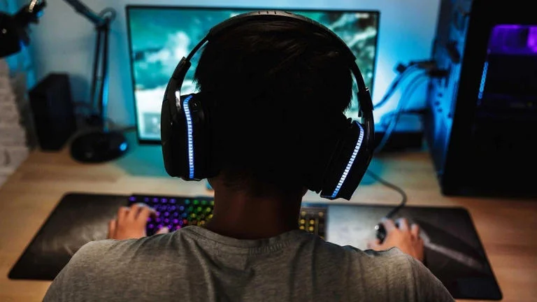 Tác hại đáng sợ khi chơi game quá nhiều đối với thể chất và tinh thần-1.webp