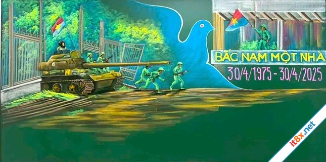 Thầy giáo tái hiện khoảnh khắc lịch sử trên bảng đen đẹp như tranh-3.webp
