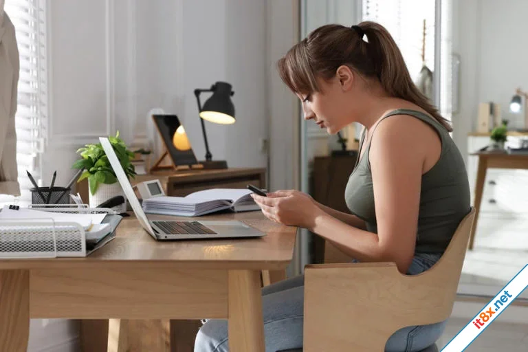 Thói quen khi ngồi làm việc khiến bạn trông già hơn tuổi-1.webp