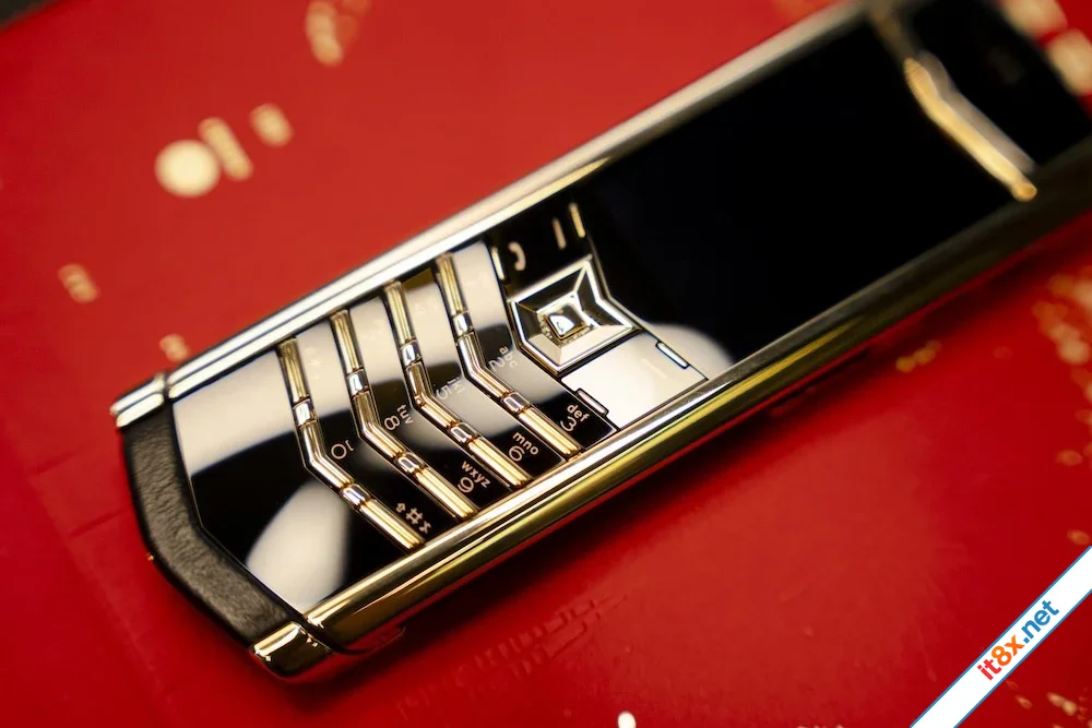 Vertu Signature V Khi nghệ thuật chế tác thủ công trở thành pháo đài bảo mật cho giới thượng ...webp