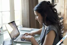 Dùng Facebook thường xuyên giúp phụ nữ giảm căng thẳng