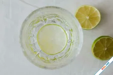 7 lợi ích khi uống nước chanh ấm buổi sáng