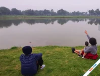 Hố bom quê tôi