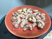 Lý do nên ăn hạt điều cả vỏ