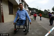 Chuyện tình chàng không chân cưới được vợ xinh đẹp