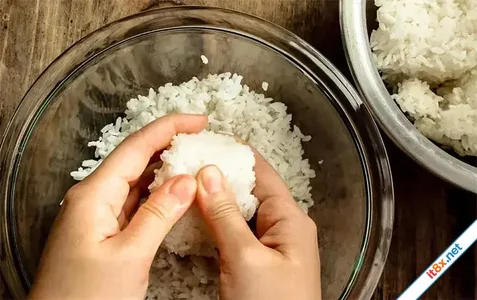 6 mẹo rang cơm ngon do các đầu bếp chia sẻ