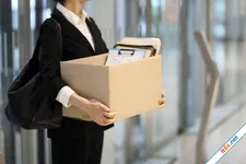 Xin nghỉ phép đưa con đi thi đại học, mẹ bị đuổi việc vì 'sếp đồng ý bằng miệng'