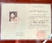 Tấm bằng đại học Y gần 60 năm tuổi và câu chuyện về một bác sĩ quân y