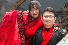 Cô gái cưới ân nhân cứu mình 17 năm trước, viết tiếp chuyện tình cảm động
