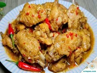 Cách làm gà kho nước dừa đậm đà, chuẩn vị Nam Bộ