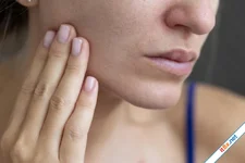 Tại sao càng già, da càng khô, dễ nhăn nheo?