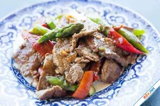 Bí quyết xào thịt bò chuẩn đầu bếp: Mềm mọng, đậm vị và tuyệt đối không ra nước