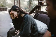 5 lý do thực tế khiến đàn ông chọn cách rời đi dù trái tim vẫn còn yêu