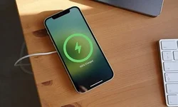 4 thói quen sạc pin tàn phá tuổi thọ iPhone nhanh nhất bạn cần bỏ ngay lập tức