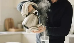 Những thói quen sai lầm biến nước đun sôi thành mầm bệnh