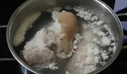 Bí quyết luộc thịt lợn trắng giòn, mềm ngọt và không bị khô