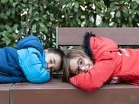 Bí quyết nuôi dạy con của người Italy: Thức khuya để học giao tiếp